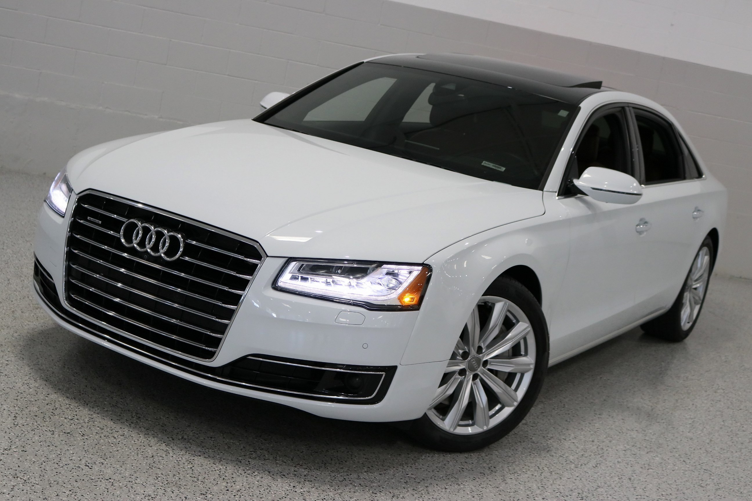 pre-owned-2016-audi-a8-l-3-0t-4d-sedan-in-warrenville-un1788-ultimo