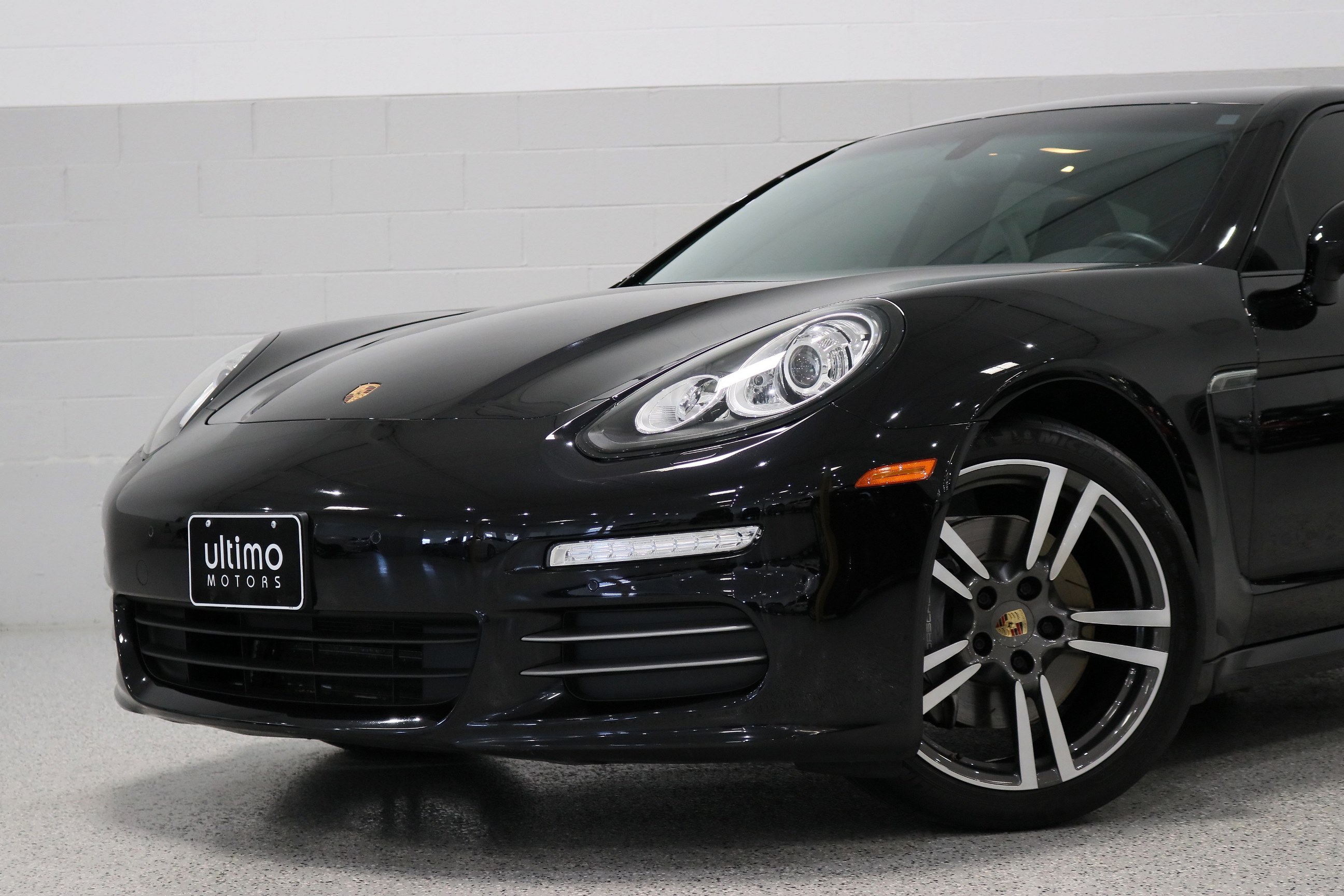 Pre-owned 2015 Porsche Panamera 4 4d Hatchback In Warrenville #un1873 